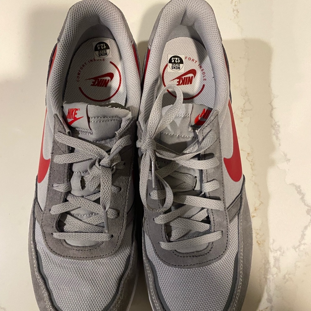 Nike Men's Gray and Red Athletic Sneakers - Picture 6 of 7